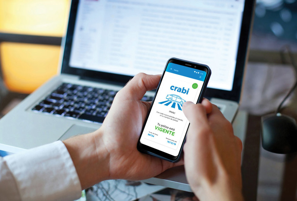 Crabi, una de las dos insurtechs con operaciones en México, ofrece la posibilidad de contratar un seguro para auto desde su aplicación móvil.