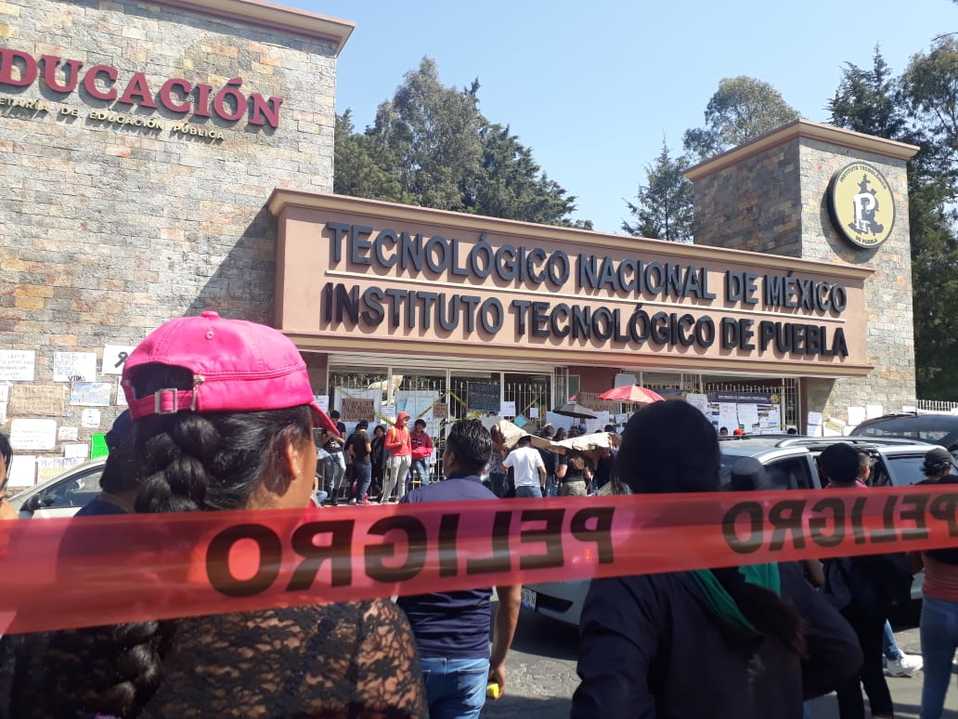 Estudiantes comentaron que ellos mismos han sido víctimas de la delincuencia en la zona. (Rafael González)