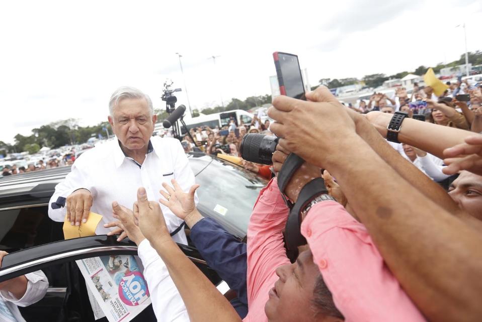 El presidente Andrés Manuel López Obrador a su llegada a Villahermosa, Tabasco. |Araceli  López