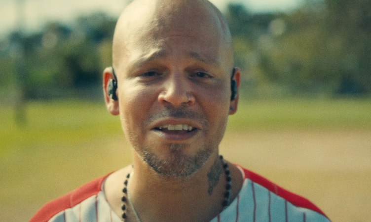 Residente lanza video 'René', canción que toca el tema de la depresión. (Captura)