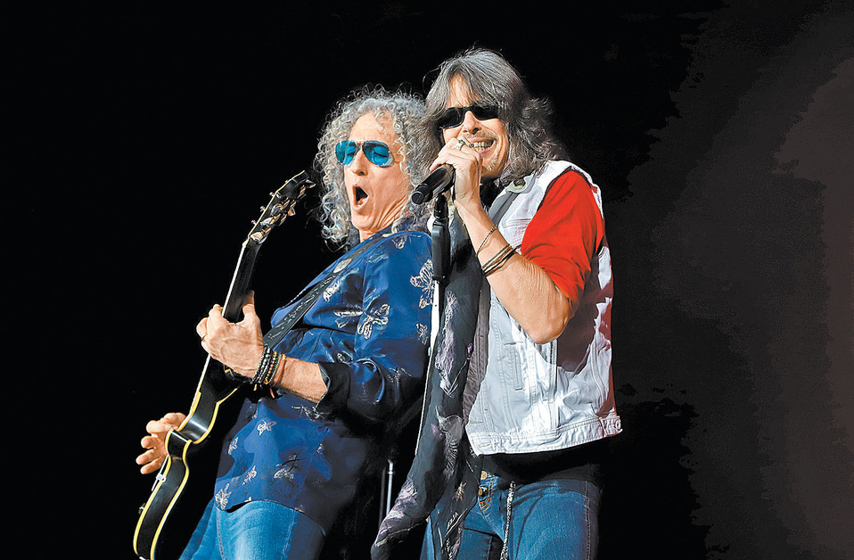 La banda Foreigner complació a sus seguidores al interpretar sus grandes clásicos. (Édgar Negrete, Libertad Ampudia y César Vicuña)