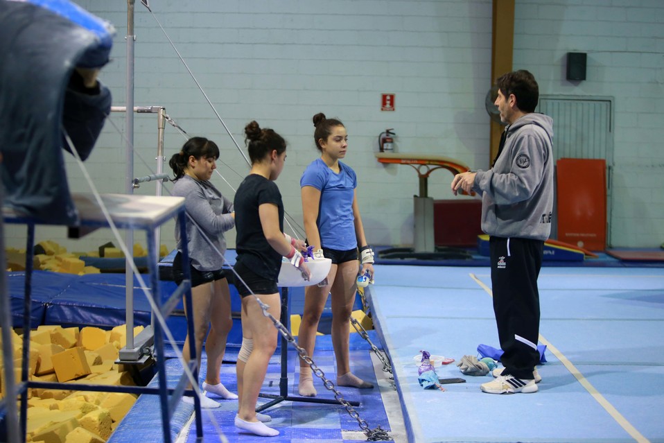 Alexa Moreno en prácticas de gimnasia (Carlos Cruz)