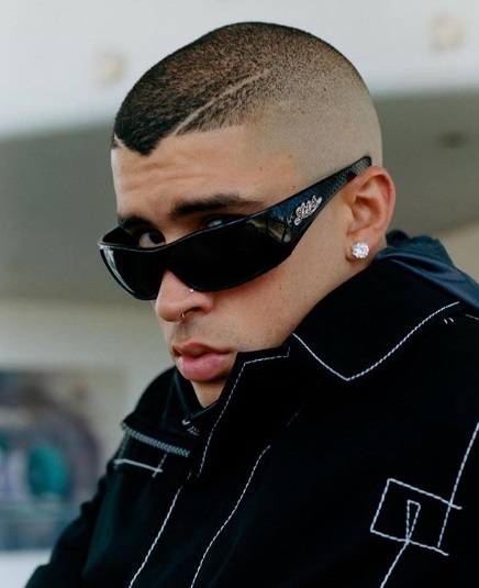 Bad Bunny imita a Triple H (Instagram @badbunnypr)