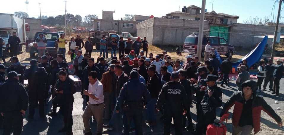 Chiautempan y Tlatelulco nuevamente se enfrentan por limites territoriales, comerciantes del tianguis dominical salen afectados. (Especial)