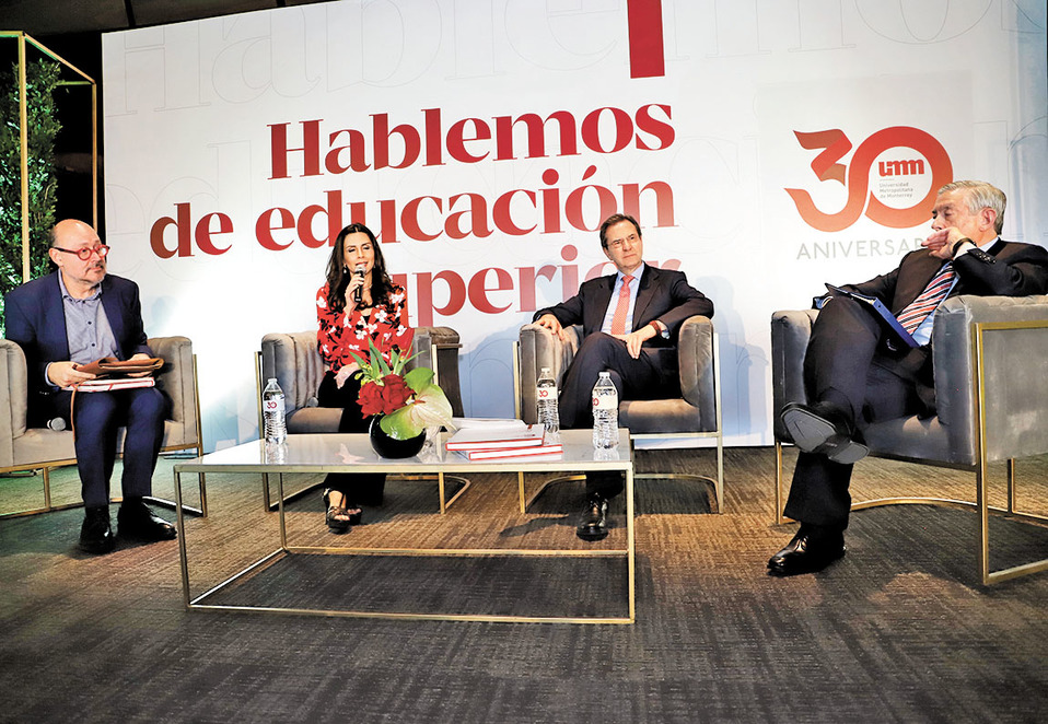 El secretario Esteban Moctezuma Barragán, durante su gira de trabajo por Nuevo León. (Especial)
