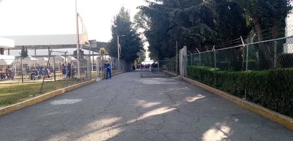 Alumnos del Centro Escolar José María Morelos y Pavón realizaron una protesta para exigir seguridad. (Jaime Zambrano)