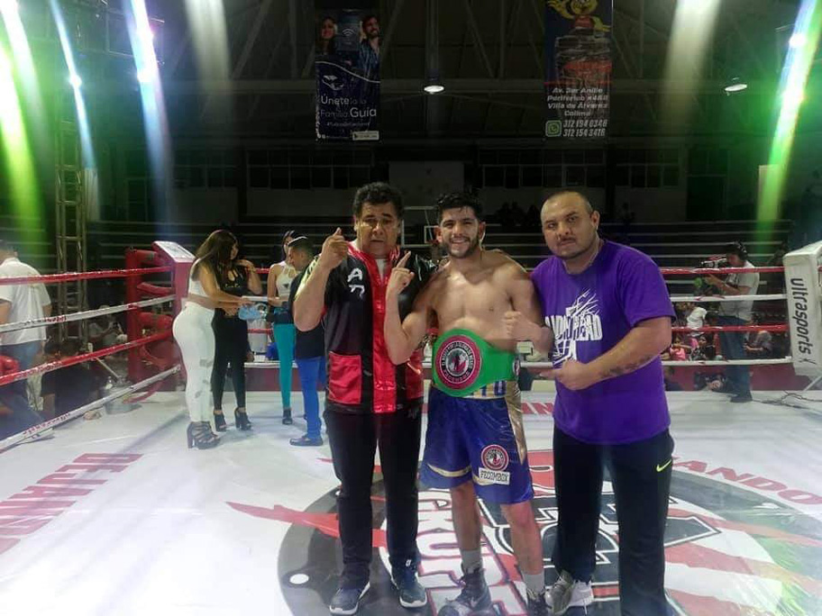 Boxeador lagunero El Chino Sonora obtiene el nacional de Superwelter. (Especial)