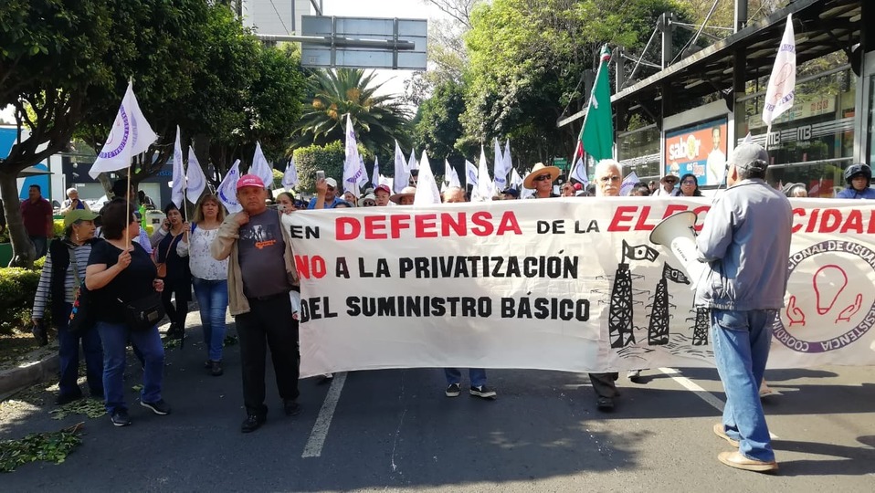 CdMx: Conur marcha hacia la Sener. (César Velázquez)