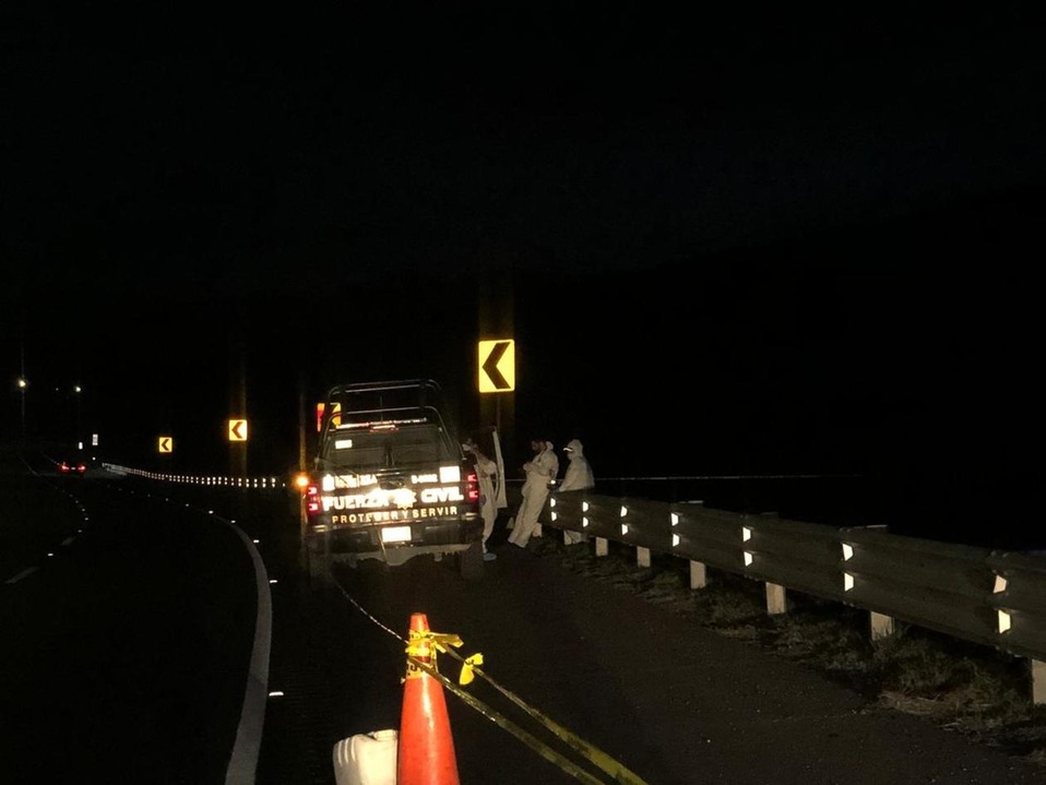 El cuerpo fue localizado  en el kilómetro 10 del Anillo Periférico, a la altura del municipio de García, en dirección a Saltillo. (Foto: Vianca Treviñ