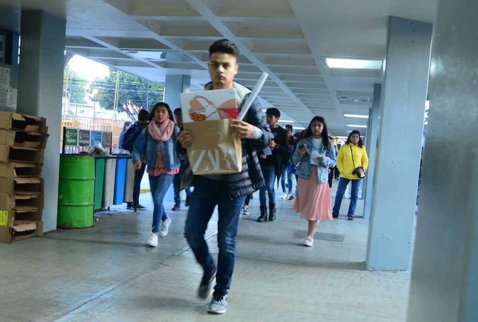 El 28 de febrero personas encapuchadas tomaron la escuela.
