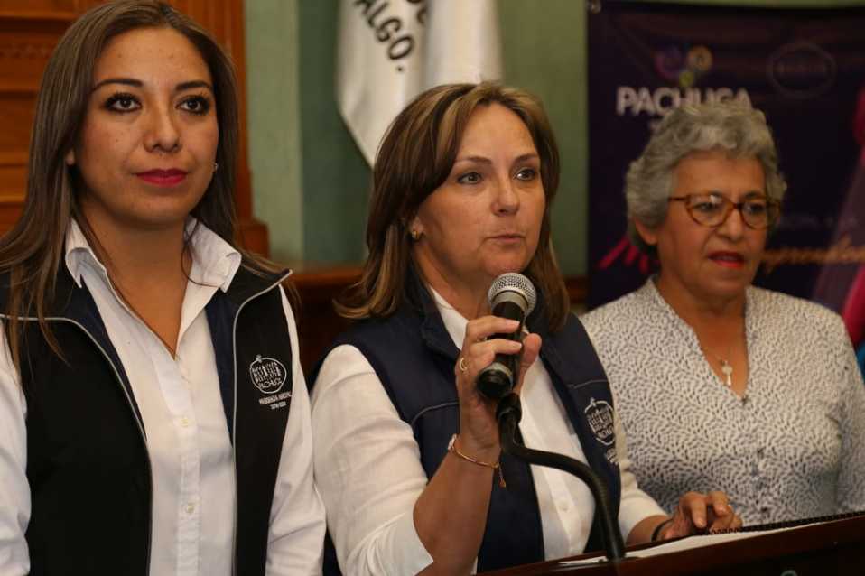 Jenny Marlú Melgarejo, directora del Instituto Municipal de las Mujeres; y Yolanda Tellería, alcaldesa de Pachuca. (Jorge Sánchez)