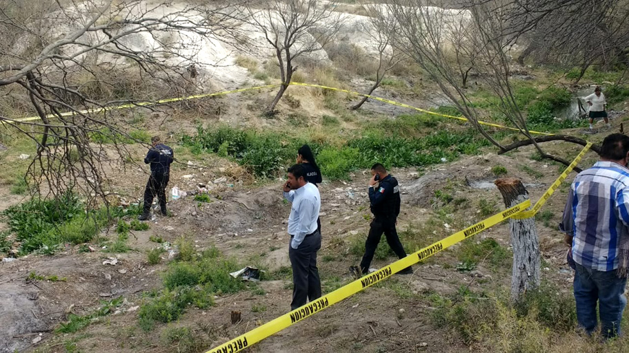 Hombre muerto en un arroyo de Durango. (Milenio Digital)