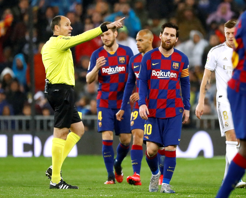 Jugadores del Barcelona durante El Clásico (Reuters)