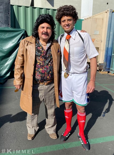 Chicharito, durante programa de la televisión estadunidense (Twitter:@JimmyKimmelLive)