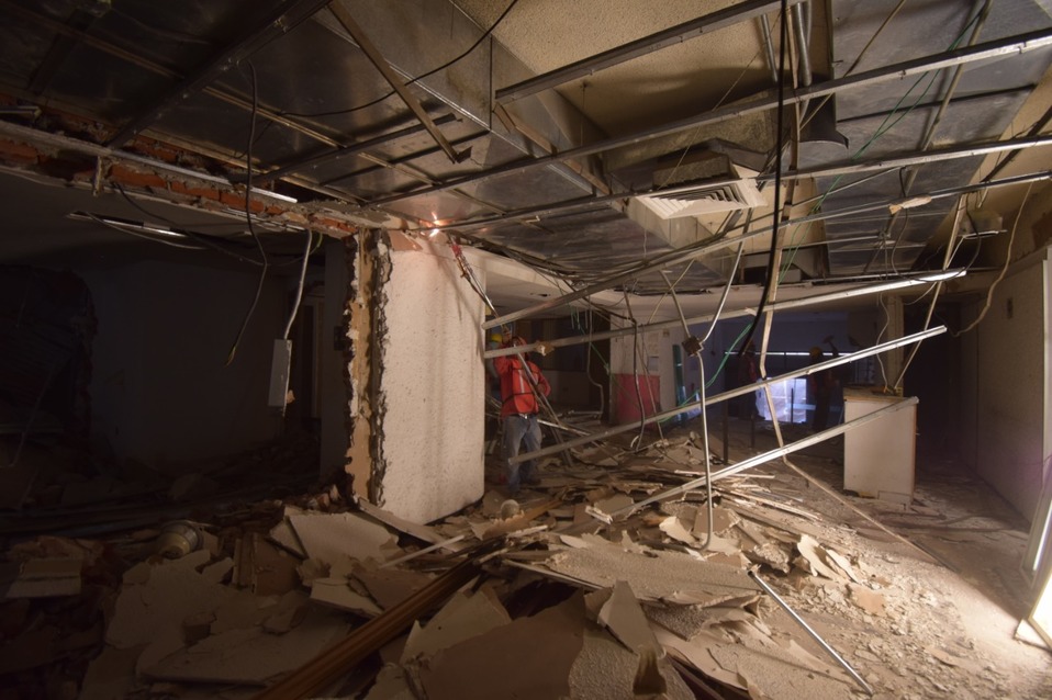 Demolición del edificio en Paseo de la Reforma. (Especial)