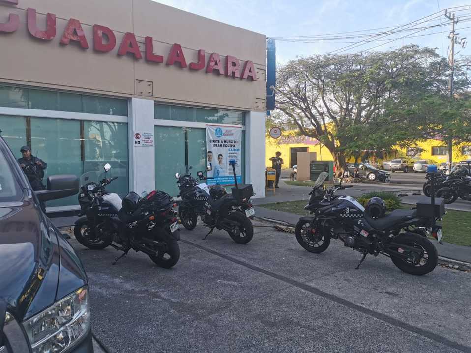 Los detenidos asaltaron una farmacia en Enrique Díaz de León y Alemania (Juan Carlos Munguía)