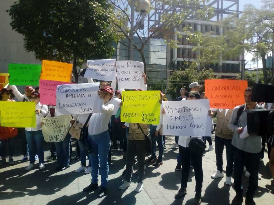 En total son aproximadamente 300 ex trabajadores que exigen justicia. (JOSEFINA RUIZ)