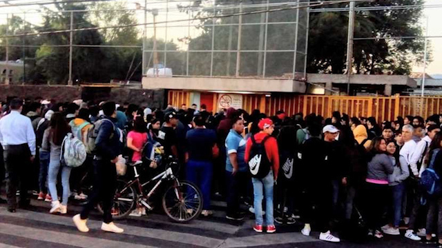 Encapuchados toman Prepa 5 de la UNAM