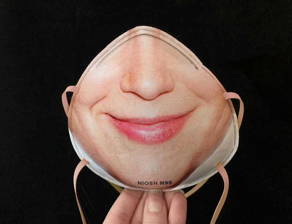 El mundo de la moda puso manos a la obra para abastecer de cubrebocas.(N95 Resting Risk Face)
