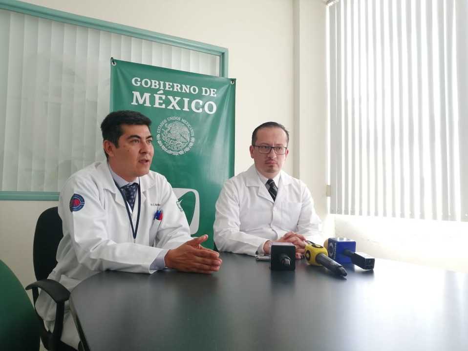 Omar Jiménez García, jefe de Nefrología y Manuel Abraham Mancilla, coordinador de Trasplante Renal. Foto: David Rivera.