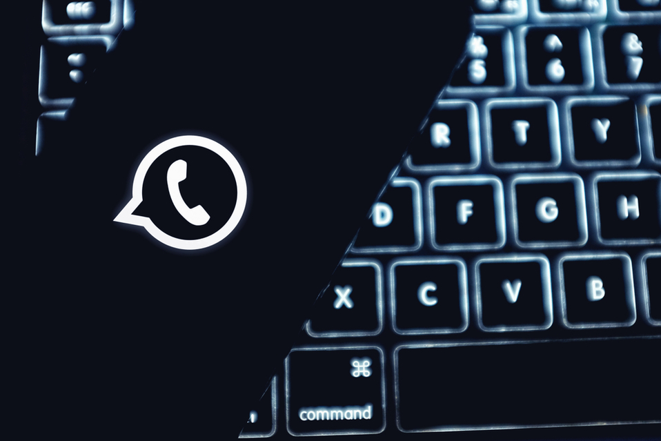 WhatsApp modo oscuro: cómo activarlo (Shutterstock).