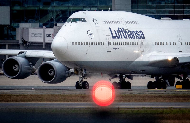 La aerolínea alemana ya había anunciado ayer que dejaría en tierra 150 aparatos. (AP)