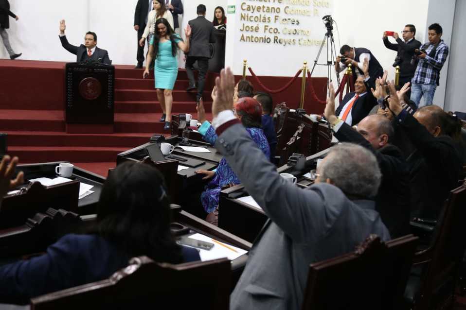 Aprueban licencias por tiempo indefinido de seis diputados locales más, suman un total de 14. (Jorge Sánchez)