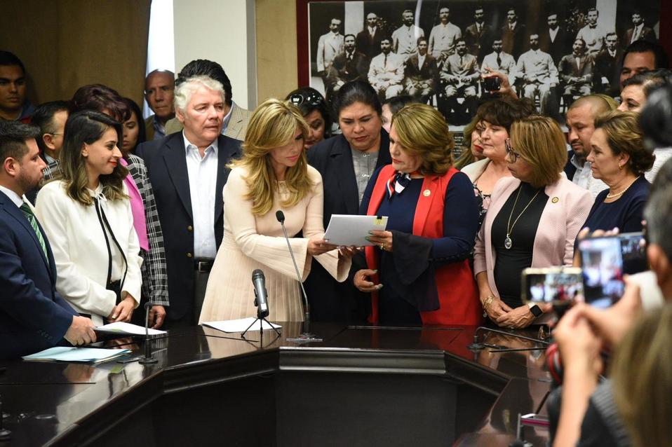 Claudia Pavlovich, gobernadora de Sonora, presenta proyecto Ley Olimpia frente al Congreso (Twitter | @ClaudiaPavlovic)