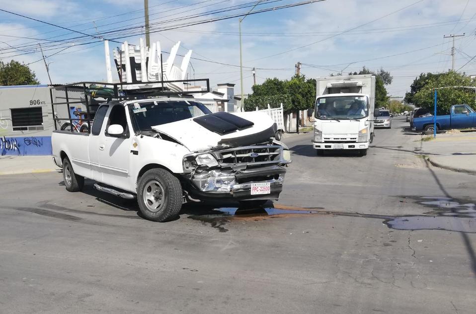 Según los conductores ambos vieron la luz del semáforo en verde por lo que siguieron su camino. (Especial)