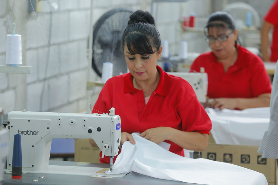 En algunas empresas tendrán que trabajar debido a que se tienen que hacer entregas 'a tiempo' con grandes firmas a nivel internacional. (Archivo)