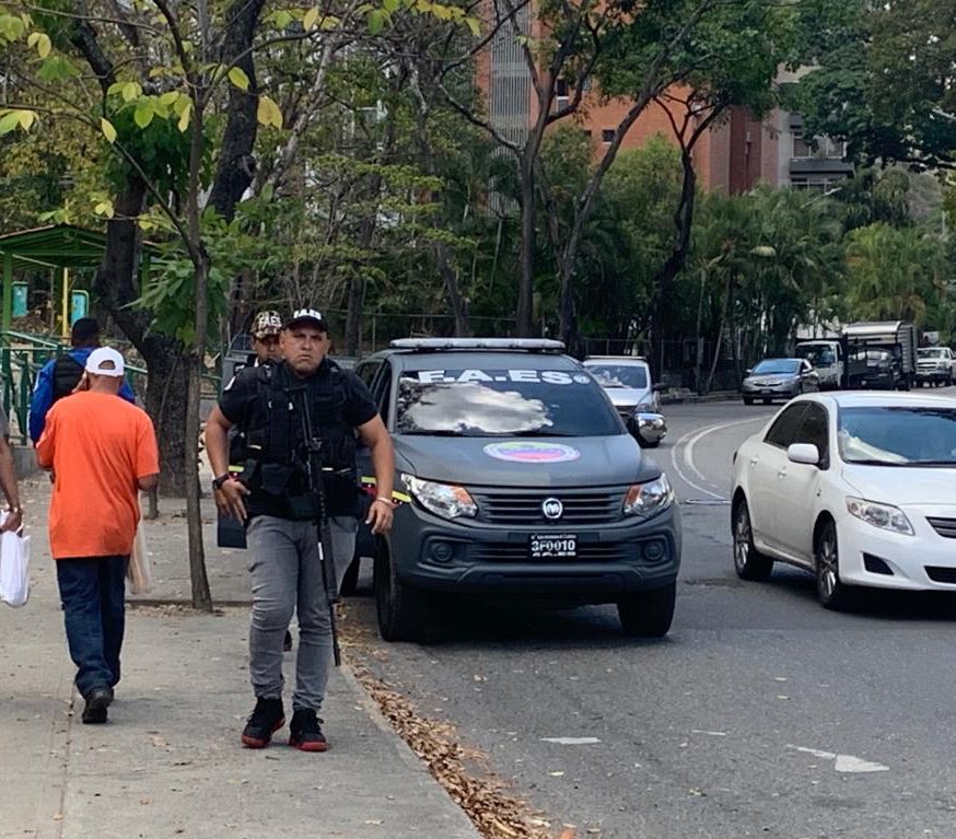 Juan Guaidó denunció la presencia de fuerzas especiales de la Policía Bolivariana. (Twitter)