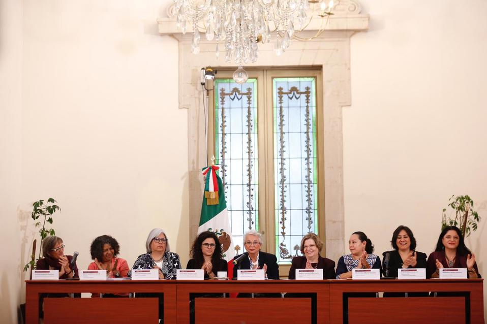 Olga Sánchez Cordero, titular de Segob, con gabinete de mujeres (Nelly Salas).