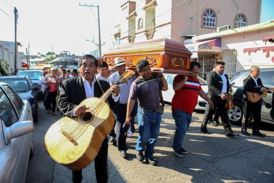 Cortejo fúnebre de una de las víctimas por el suministro heparina sódica en Tabasco (Cuartoscuro)