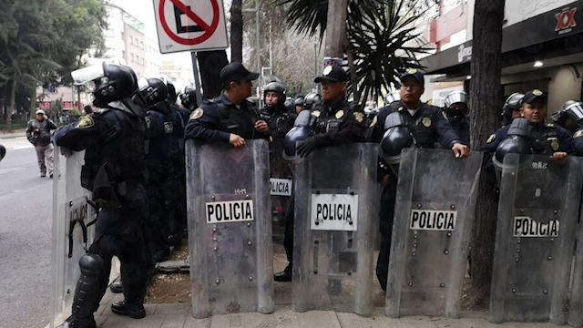 Desalojan a familias de edificio en CDMX
