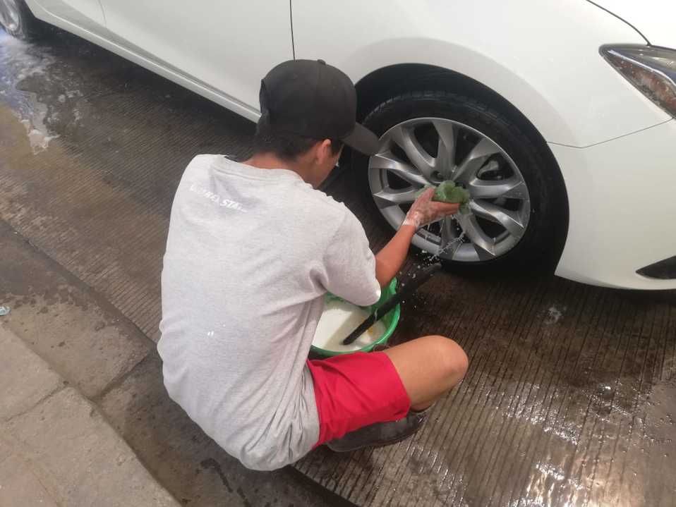 Autolavado apoya jóvenes con autismo.