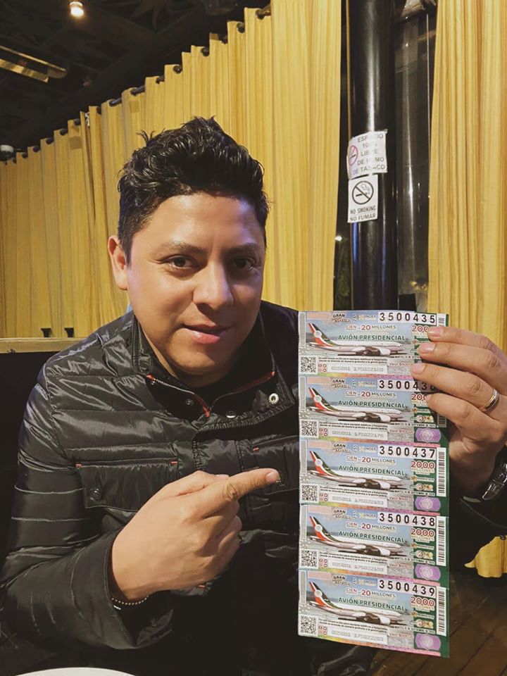 Diputado Ricardo Gallardo presume compra de 'cachitos' para avión presidencial.