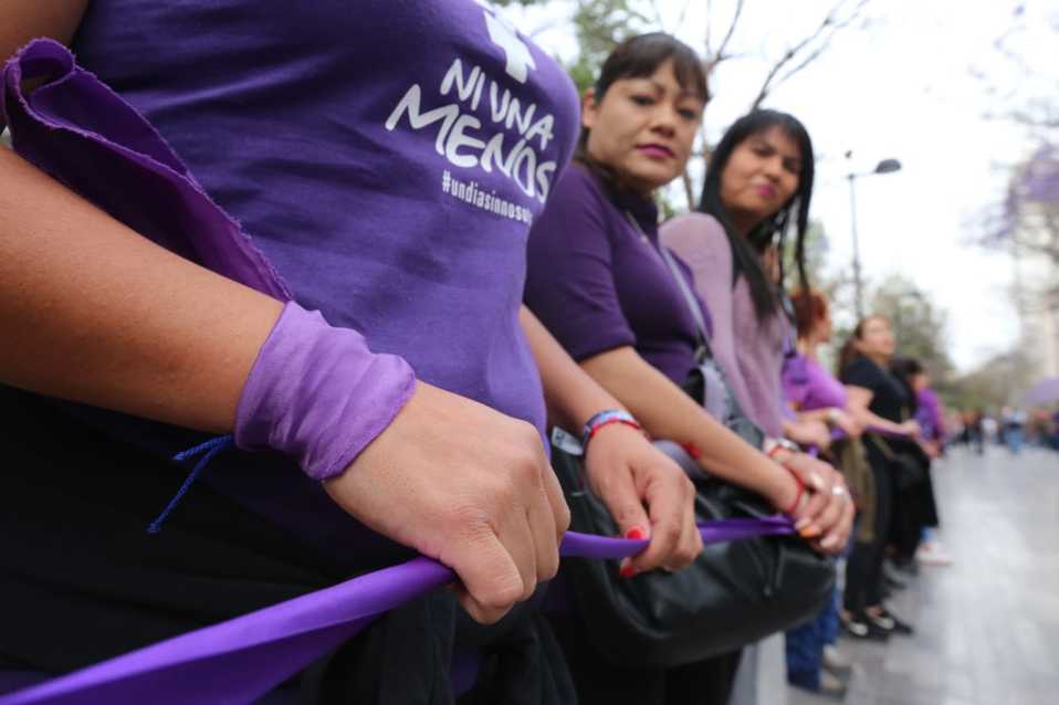 Mujeres en el Hemiciclo a Juárez. (Javier Ríos)