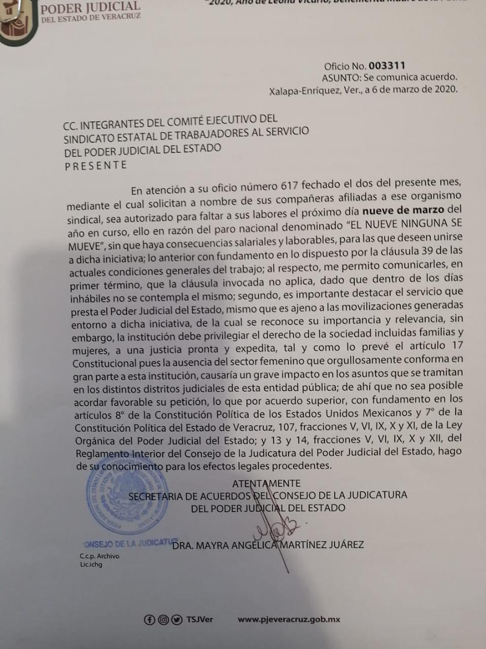 En un oficio se advierte al personal femenino de la dependencia que no habrá consideraciones. (Isabel Zamudio)