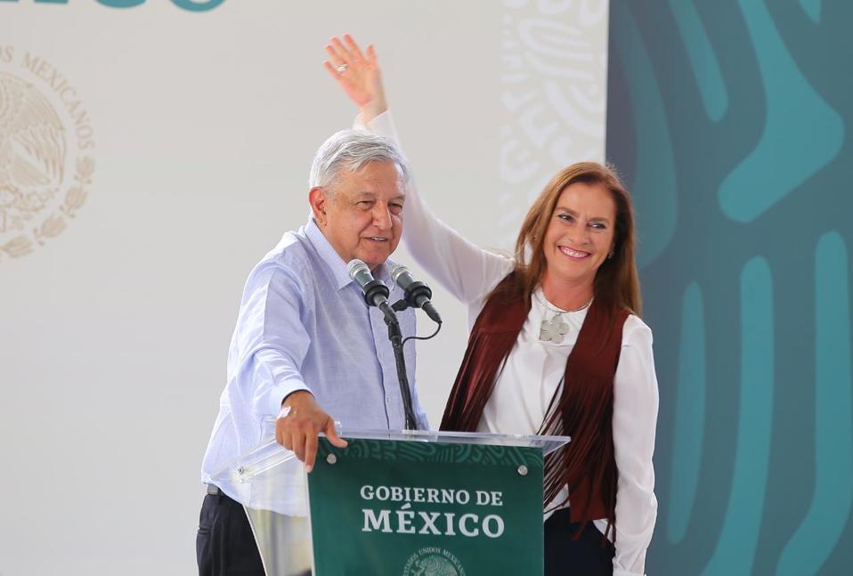 El presidente Andrés Manuel López Obrador, junto a Beatriz Gutiérrez Müller. (Héctor Téllez)