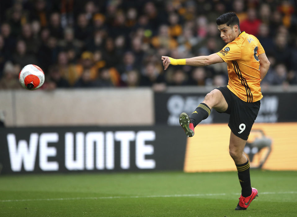 Raúl Jiménez,  durante encuentro de Premier League (AP)