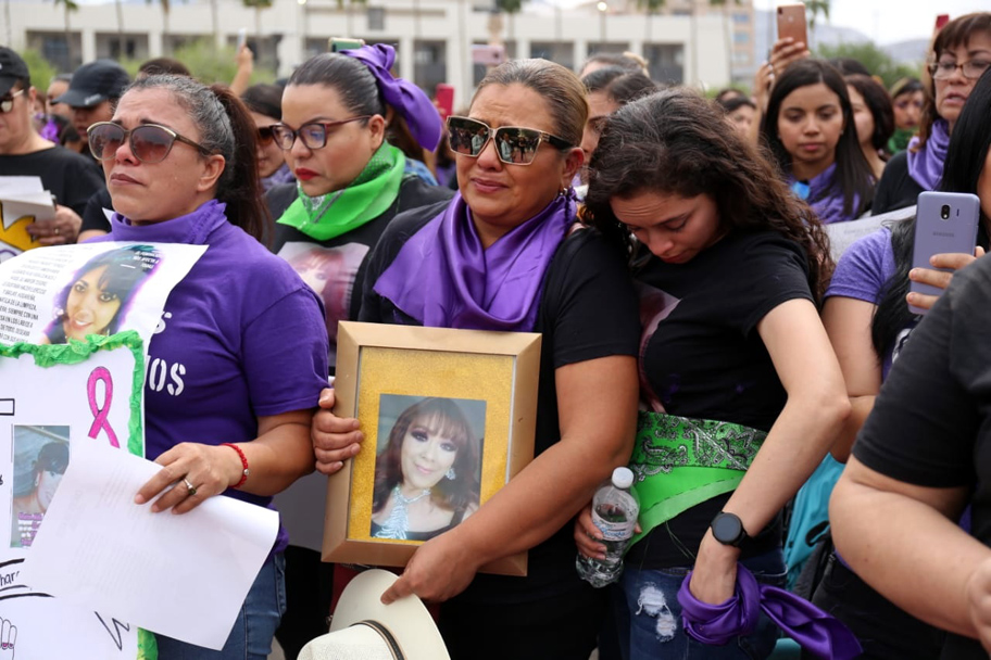 Madres lamentan el asesinato de sus hijas. (Notivox Digital)