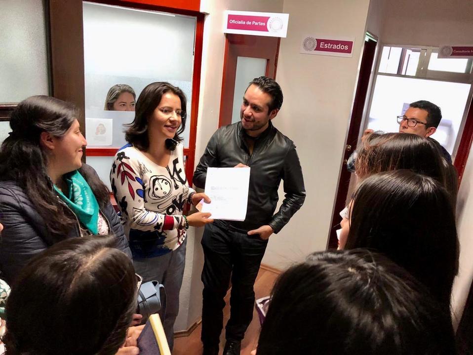 El grupo que la presento fue encabezado por la por la regidora de Toluca, Paola Jiménez Hernández. (Especial)