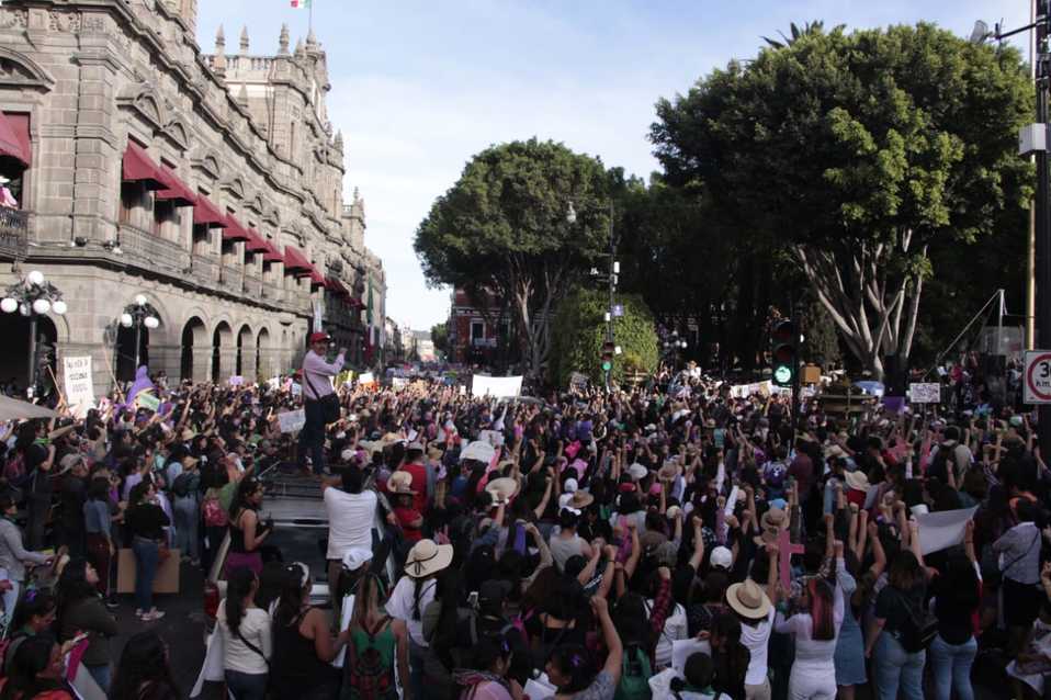 La marcha de mujeres exige a las autoridades acciones reales para combatir la violencia de género y los feminicidios. (Melanie Torres)