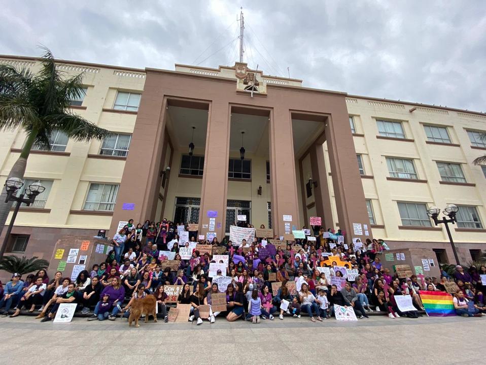 Mujeres exigieron un alto a la violencia.