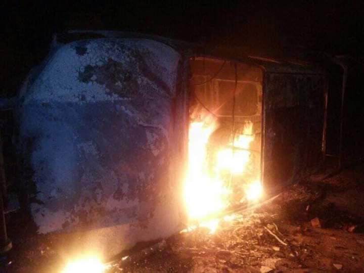 Vandalizan dos patrullas en intento de linchamiento en Tlahuapan. (Especial)