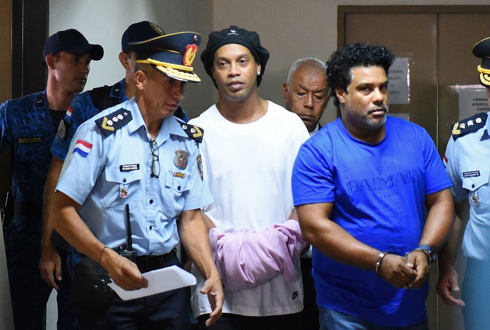 Abogados buscan libertad provisional de Ronaldinho en Paraguay (AFP)