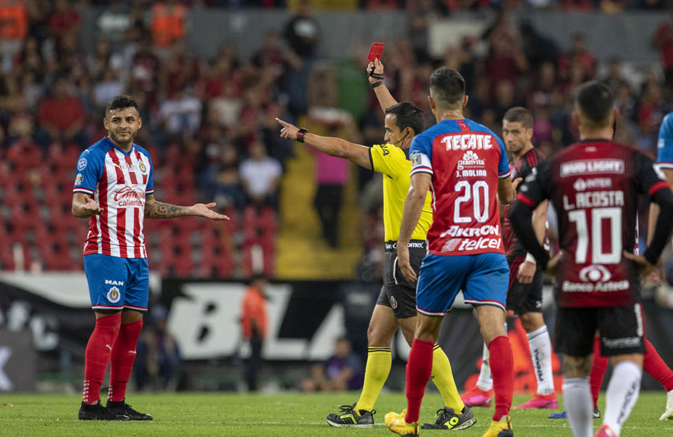 Alexis Vega fue expulsado durante el Atlas vs Chivas (Mexsport)