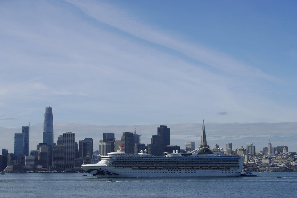 El crucero había permanecido desde la semana pasada frente a las costas de San Francisco. (AP)