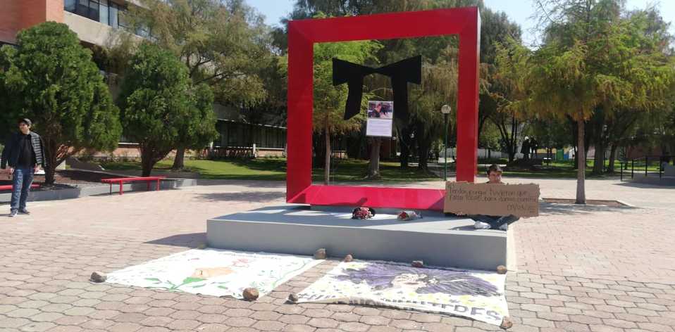 Estudiantes de la Ibero León lamentan la muerte de Nadia. Foto: Jannet Ruiz
