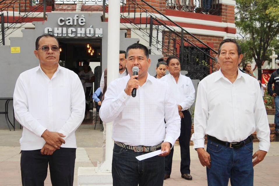 Francisco Nava hizo alusión que el personal femenino que no acudió a trabajar hoy. (@PanchoNavaCL)